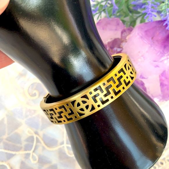 ⭐️5/$20 Darling Hinged Brass Bracelet - Picture 6 of 8